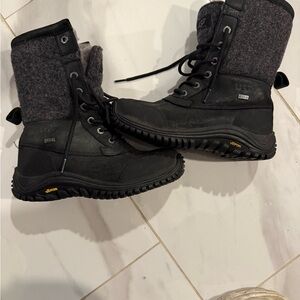 UGG Women's Black & Gray Waterproof Lace-Up Snow Boots